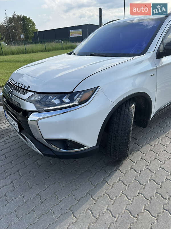 Внедорожник / Кроссовер Mitsubishi Outlander 2020 в Белой Церкви