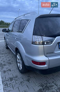 Внедорожник / Кроссовер Mitsubishi Outlander 2010 в 