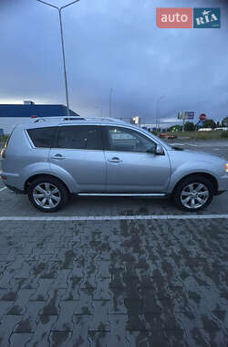 Внедорожник / Кроссовер Mitsubishi Outlander 2010 в 
