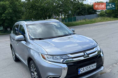 Внедорожник / Кроссовер Mitsubishi Outlander 2015 в Звенигородке