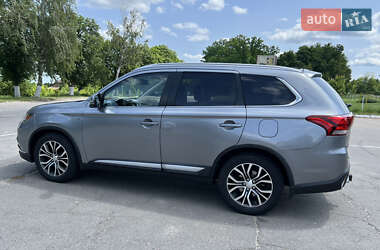 Внедорожник / Кроссовер Mitsubishi Outlander 2015 в 
