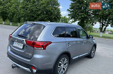 Внедорожник / Кроссовер Mitsubishi Outlander 2015 в 
