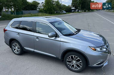 Внедорожник / Кроссовер Mitsubishi Outlander 2015 в 