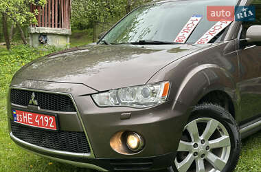 Внедорожник / Кроссовер Mitsubishi Outlander 2011 в 
