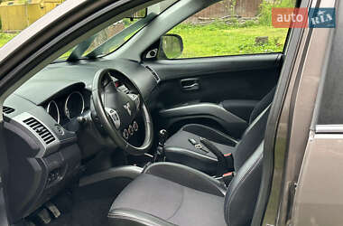 Внедорожник / Кроссовер Mitsubishi Outlander 2011 в 