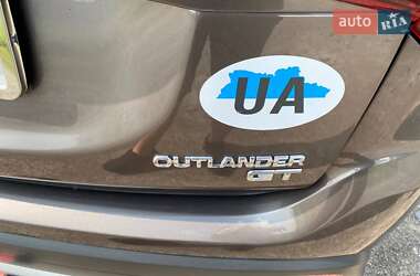 Внедорожник / Кроссовер Mitsubishi Outlander 2016 в 