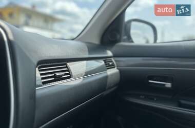 Внедорожник / Кроссовер Mitsubishi Outlander 2020 в 