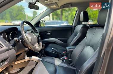 Внедорожник / Кроссовер Mitsubishi Outlander 2011 в 
