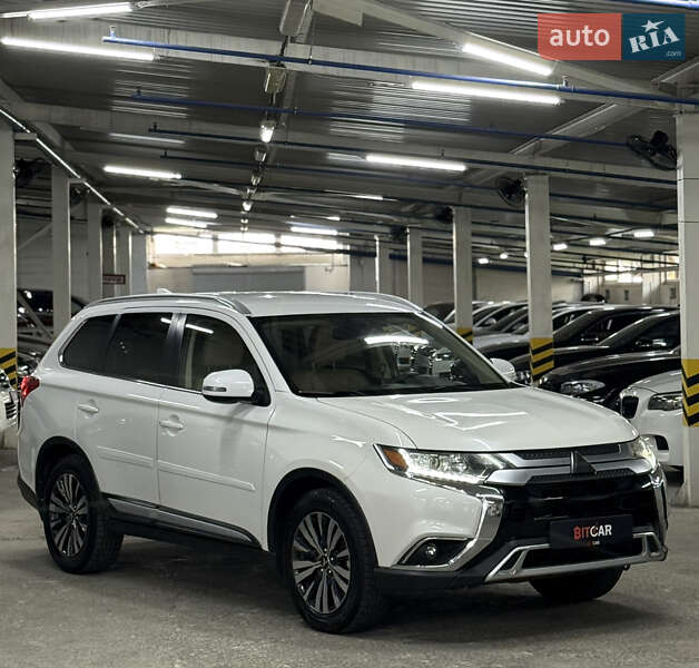 Внедорожник / Кроссовер Mitsubishi Outlander 2019 в Одессе
