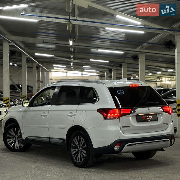 Внедорожник / Кроссовер Mitsubishi Outlander 2019 в Одессе