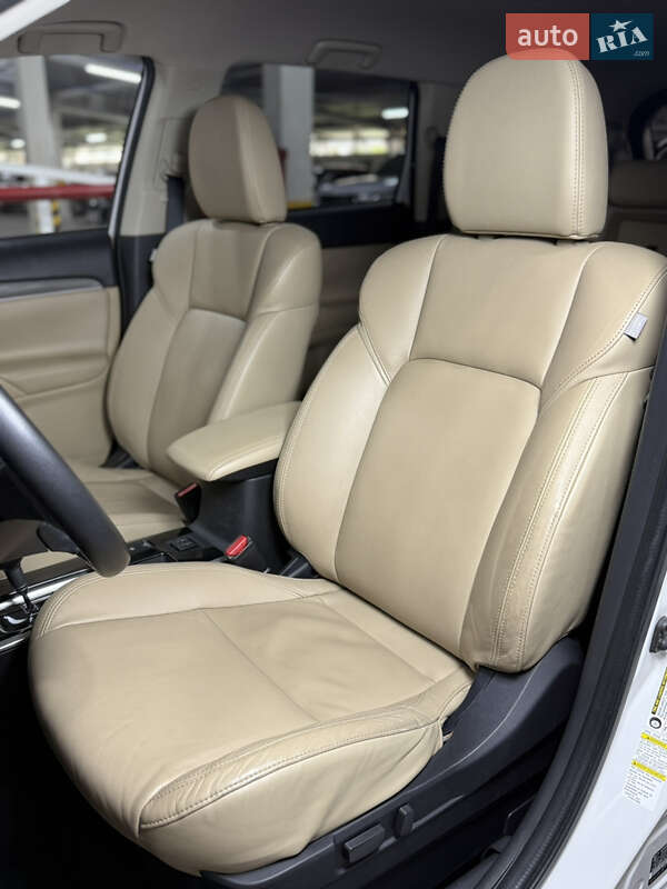 Внедорожник / Кроссовер Mitsubishi Outlander 2019 в Одессе
