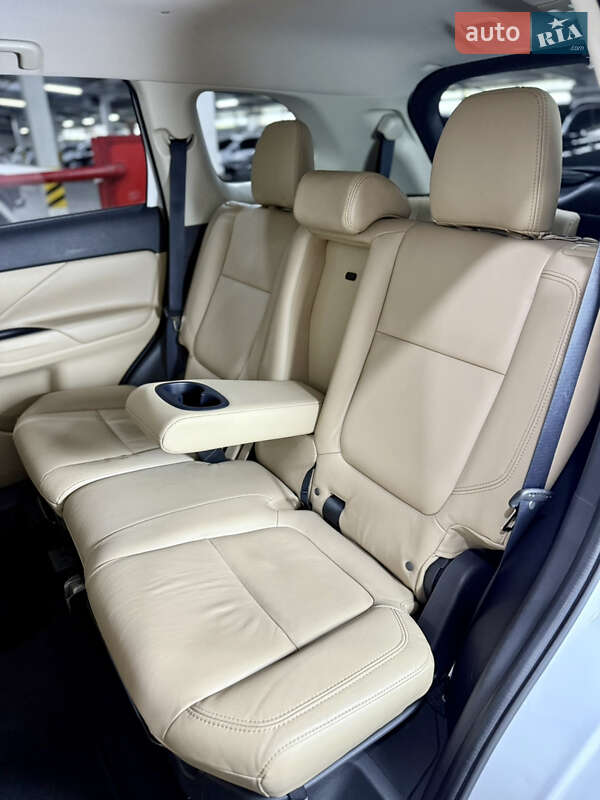 Внедорожник / Кроссовер Mitsubishi Outlander 2019 в Одессе