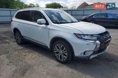 Внедорожник / Кроссовер Mitsubishi Outlander 2018 в 