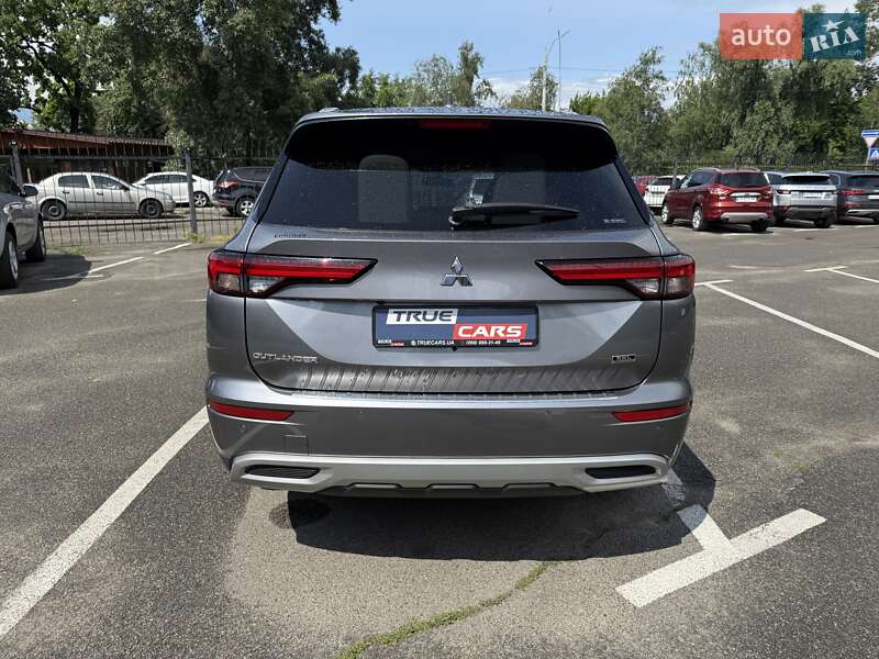 Внедорожник / Кроссовер Mitsubishi Outlander 2022 в Киеве