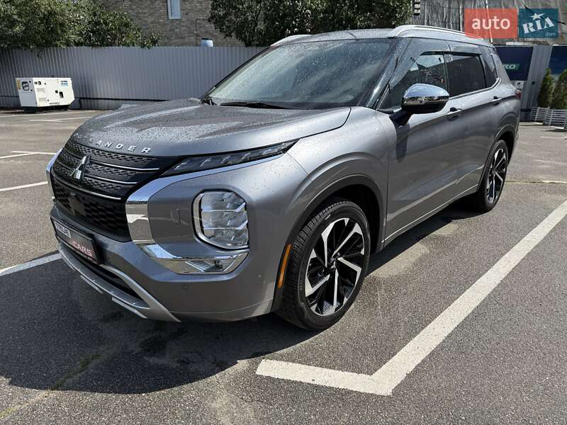 Внедорожник / Кроссовер Mitsubishi Outlander 2022 в Киеве