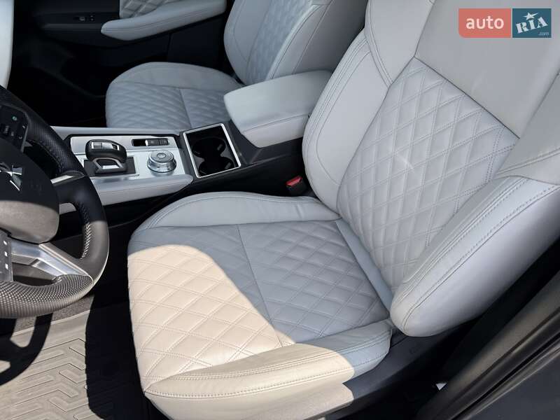Внедорожник / Кроссовер Mitsubishi Outlander 2022 в Киеве