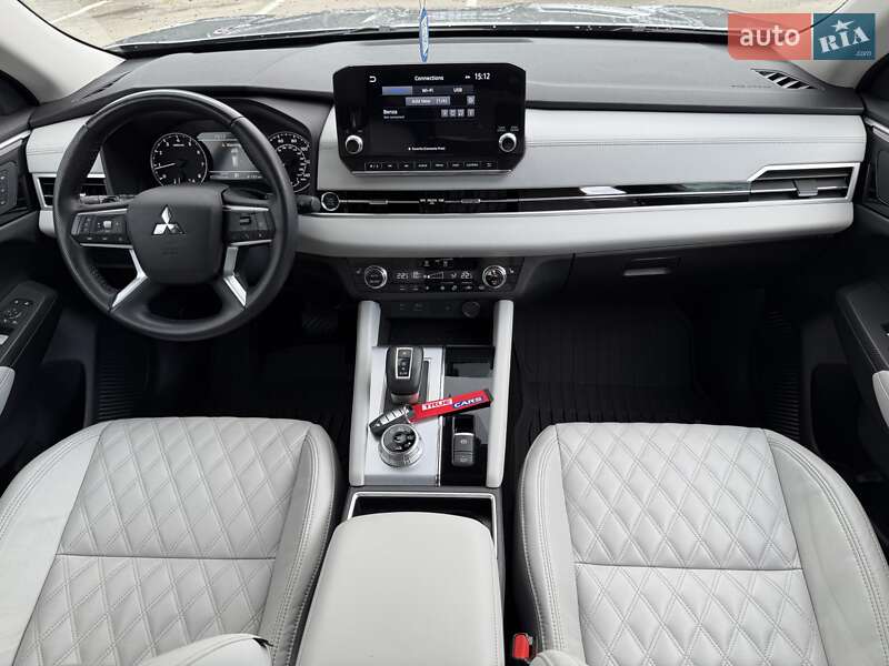 Внедорожник / Кроссовер Mitsubishi Outlander 2022 в Киеве