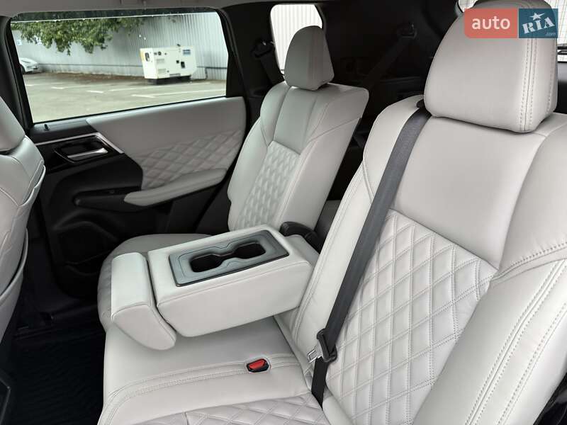 Внедорожник / Кроссовер Mitsubishi Outlander 2022 в Киеве