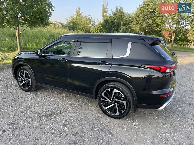 Внедорожник / Кроссовер Mitsubishi Outlander 2022 в Ужгороде