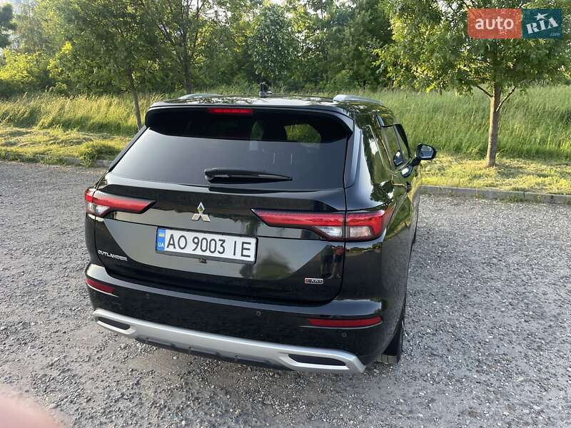 Внедорожник / Кроссовер Mitsubishi Outlander 2022 в Ужгороде