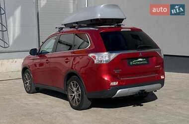Внедорожник / Кроссовер Mitsubishi Outlander 2014 в 