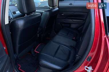 Внедорожник / Кроссовер Mitsubishi Outlander 2014 в 