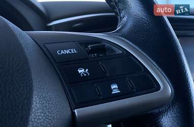 Внедорожник / Кроссовер Mitsubishi Outlander 2014 в 