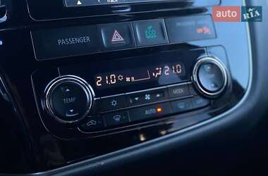 Внедорожник / Кроссовер Mitsubishi Outlander 2014 в 