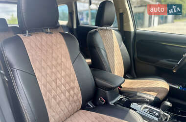 Внедорожник / Кроссовер Mitsubishi Outlander 2021 в 