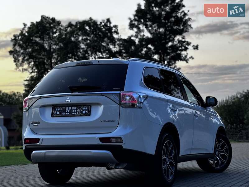 Внедорожник / Кроссовер Mitsubishi Outlander 2015 в Дрогобыче