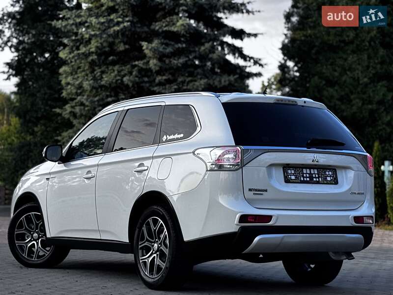 Внедорожник / Кроссовер Mitsubishi Outlander 2015 в Дрогобыче