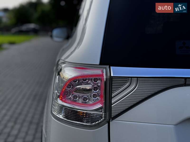 Внедорожник / Кроссовер Mitsubishi Outlander 2015 в Дрогобыче