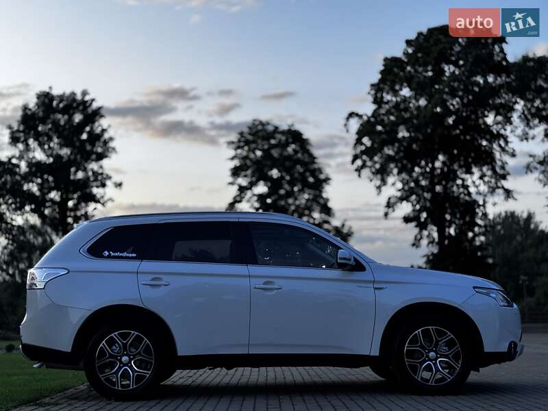 Внедорожник / Кроссовер Mitsubishi Outlander 2015 в Дрогобыче