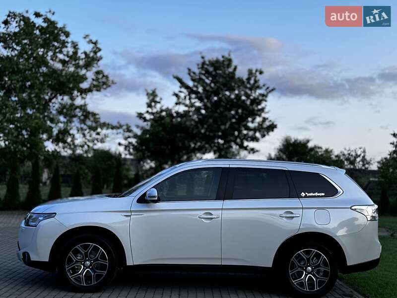 Внедорожник / Кроссовер Mitsubishi Outlander 2015 в Дрогобыче