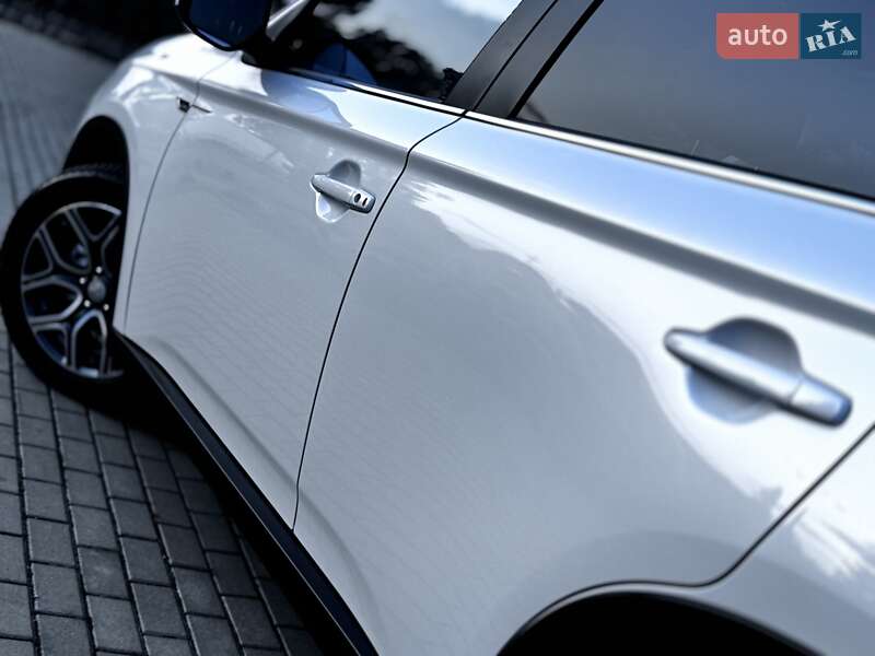 Внедорожник / Кроссовер Mitsubishi Outlander 2015 в Дрогобыче