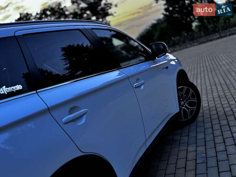 Внедорожник / Кроссовер Mitsubishi Outlander 2015 в Дрогобыче