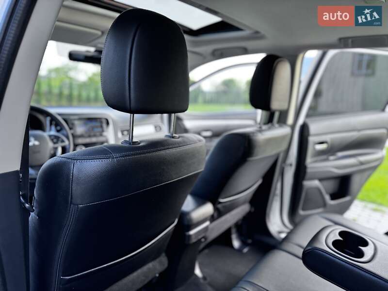 Внедорожник / Кроссовер Mitsubishi Outlander 2015 в Дрогобыче