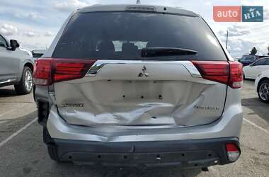Внедорожник / Кроссовер Mitsubishi Outlander 2019 в 
