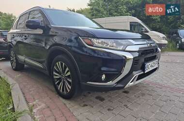 Внедорожник / Кроссовер Mitsubishi Outlander 2019 в 