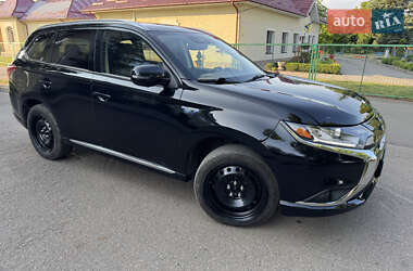 Внедорожник / Кроссовер Mitsubishi Outlander 2018 в 