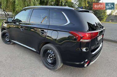 Внедорожник / Кроссовер Mitsubishi Outlander 2018 в 