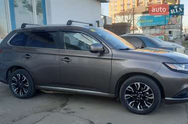 Позашляховик / Кросовер Mitsubishi Outlander 2018 в Ужгороді