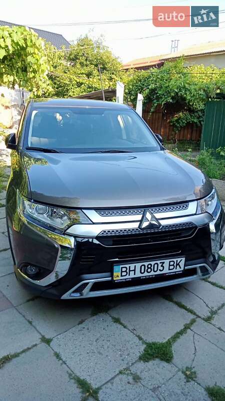 Mitsubishi Outlander 2021