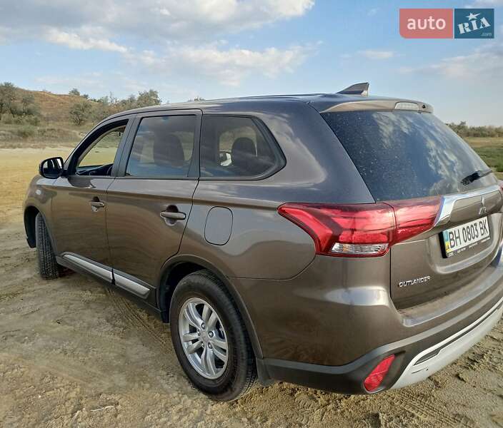 Внедорожник / Кроссовер Mitsubishi Outlander 2021 в Одессе