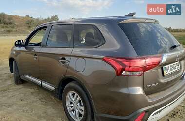 Внедорожник / Кроссовер Mitsubishi Outlander 2021 в 