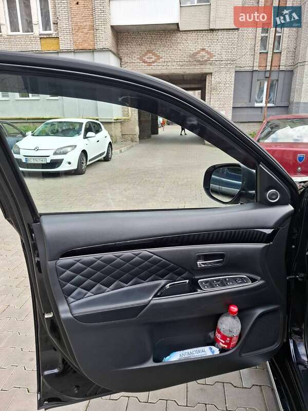 Внедорожник / Кроссовер Mitsubishi Outlander 2019 в Шептицькому
