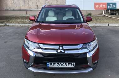 Внедорожник / Кроссовер Mitsubishi Outlander 2016 в 