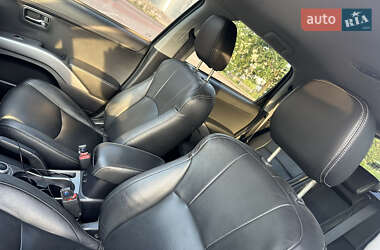 Внедорожник / Кроссовер Mitsubishi Outlander 2010 в 