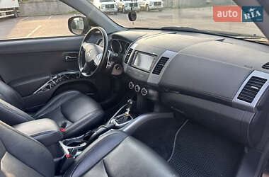 Внедорожник / Кроссовер Mitsubishi Outlander 2010 в 