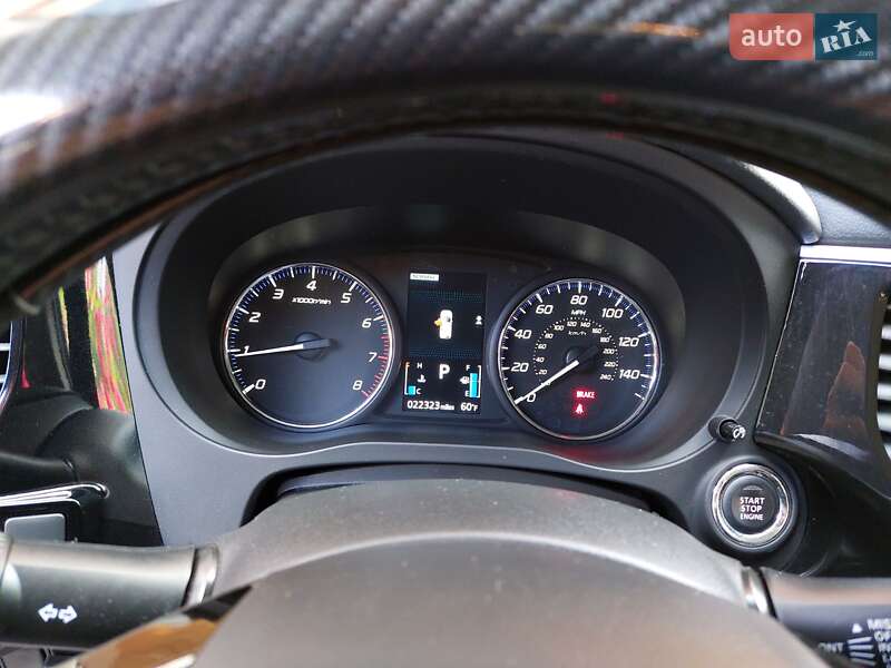 Позашляховик / Кросовер Mitsubishi Outlander 2016 в Івано-Франківську